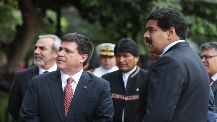 El presidente Horacio Cartes junto a Nicolás Maduro en la Plaza Bolívar de Caracas. (Foto: Prensa Presidencial Venezuela)