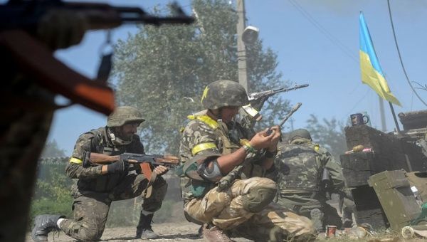 Soldados ucranianos mantienen el asedio en el este. (Foto: Reuters)