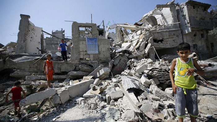 Los bombardeos de Israel contra Gaza han dejado a más de 100 mil de los 450 mil habitantes de la zona sin hogar. (Foto: EFE)