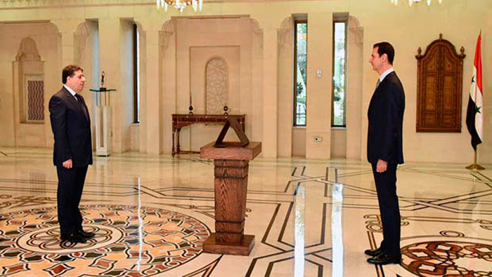 Los ministros del nuevo Gabinete sirio, encabezado por el primer ministro, Wael al Halqi, prestaron el domingo juramento ante el presidente Al Assad (Sana)