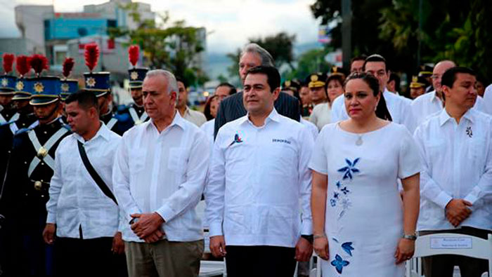 Los actos oficiales estuvieron encabezados por el presidente Orlando Hernéndez. (Foto: Diario La Prensa)