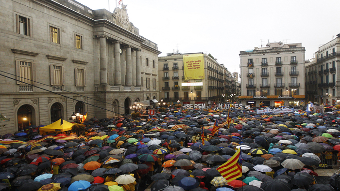 Las protestas se llevan a cabo este martes y han contado con una multitudinaria asistencia. (Foto: AFP)