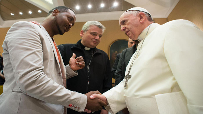El primer viaje fuera del Vaticano que hizo el pontífice argentino fue a la isla de Lampedusa, el 8 de julio de 2013. (Foto: EFE)