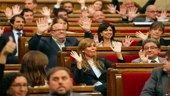 Parlamento catalán elige comisión electoral para la consulta independentista. (Foto: EFE)