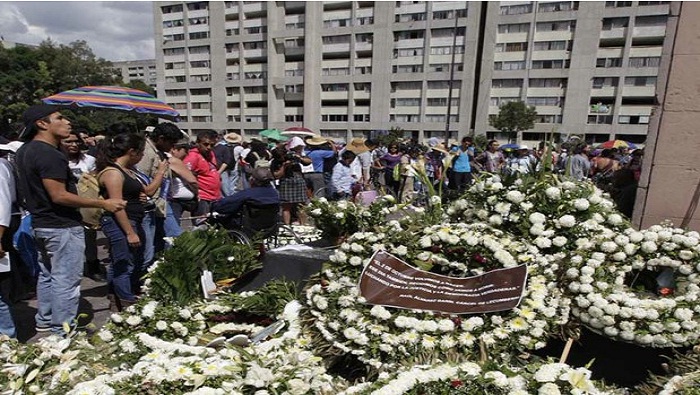 Este año hubo varias represiones y asesinatos de estudiantes y personas inocentes en México (Foto: La Jornada)