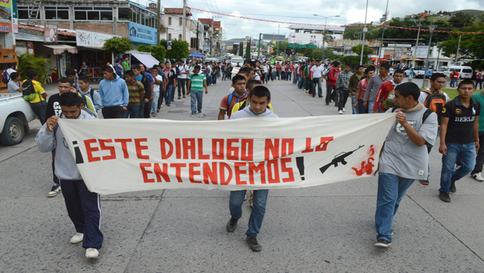 Los estudiantes siguen repudiando la violencia en las calles de Guerrero (sur mexicano). Foto: EFE.