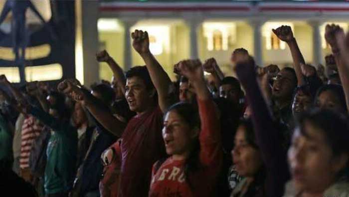 Estudiantes de nivel medio y superior organizan el Día de Acción Global por Ayotzinapa (Reuters)