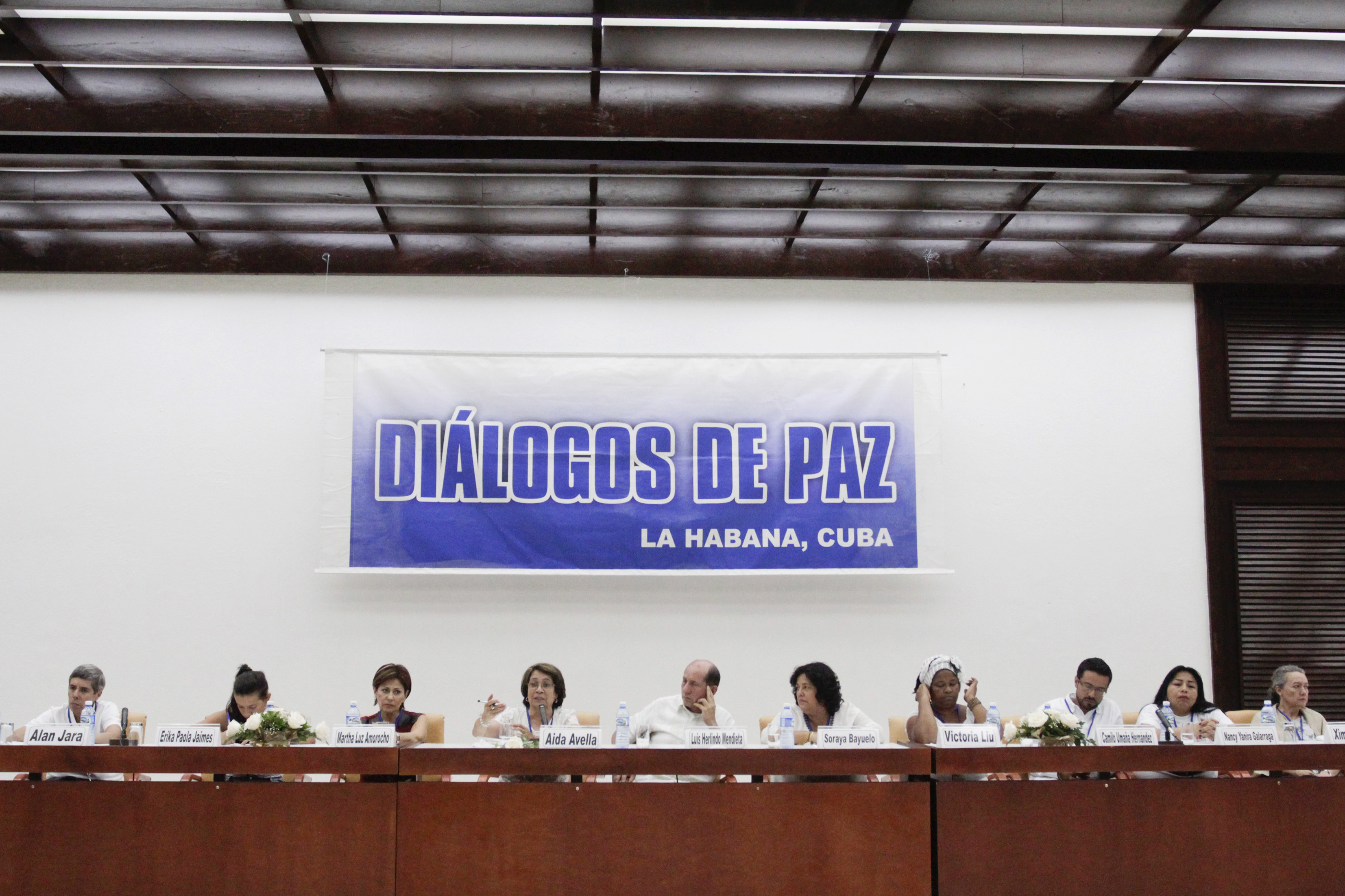 Los colombianos abogan por la continuidad de los diálogos tras la suspensión unilateral decidida por el presidente Santos. (Foto: Reuters)