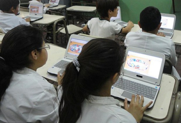El Gobierno de Bolivia aspira entregar este año computadoras a todos los estudiantes de secundaria. (Foto: ABI)