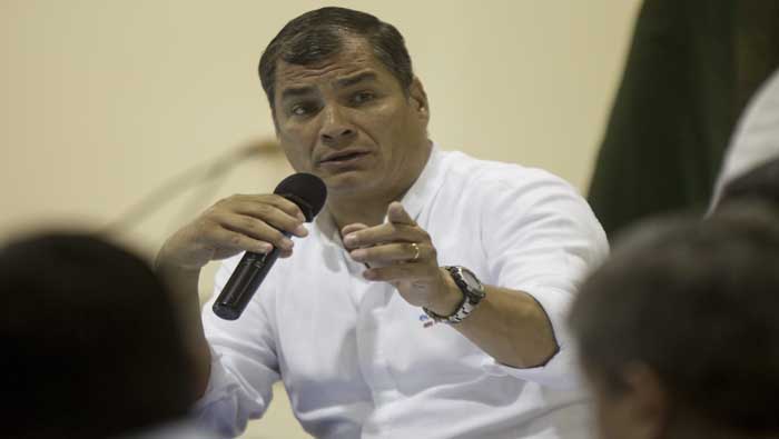El mandatario ecuatoriano informó que en el 2016 dará a conocer si será candidato presidencial (Foto: EFE)