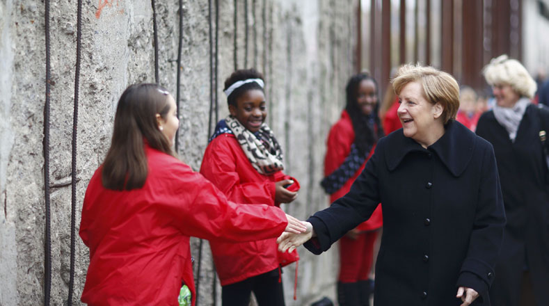 La canciller alemana, Ángela Merkel, estuvo presente en los actos conmemorativos por los 25 años de la caída del muro.