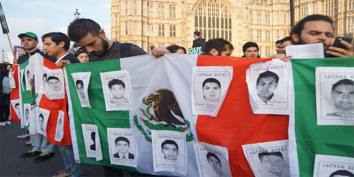Más de medio centenar de personas manifestaron su apoyo a las familias de los 43 estudiantes desaparecidos de Ayotzinapa. (Foto: London Mexico Solidarity Group)