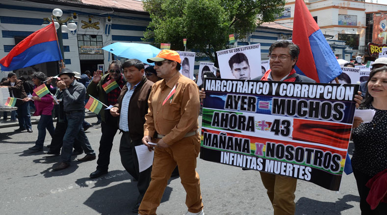 Los bolivianos siguen manifestando solidaridad con los normalistas