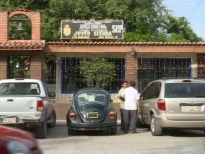 Directivos de la Escuela Secundaria Justo Sierra en el municipio de Cocula niegan desaparición de estudiantes.