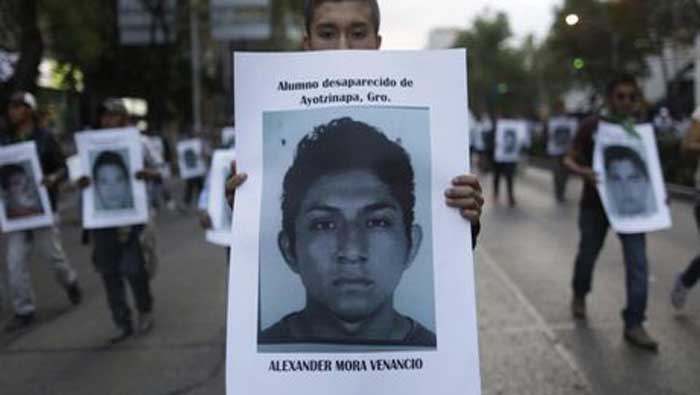 Alexander Mora Venancio fue un estudiante de 21 años de la localidad de Pericón, Tecoanapa; quien aspiraba dedicarse a la educación