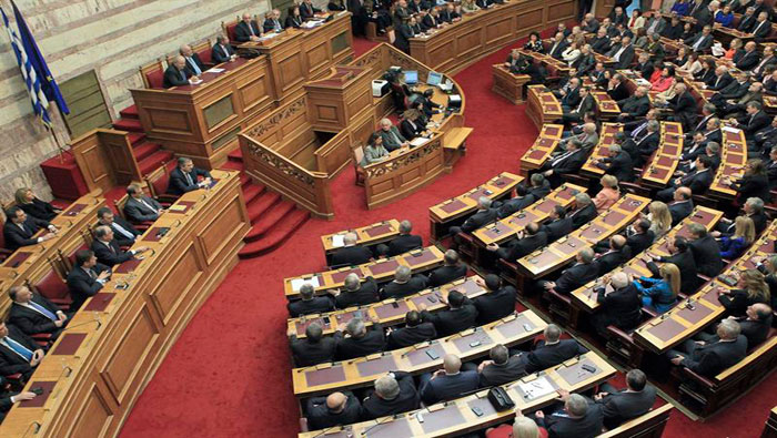El Parlamento griego votó en tres ocasiones para elegir presidente, pero no unificó el apoyo para el candidato del Gobierno.