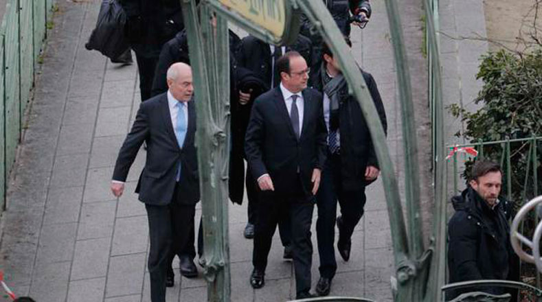 El presidente Francois Hollande acudió al lugar de los hechos y confirmó las 12 muertes