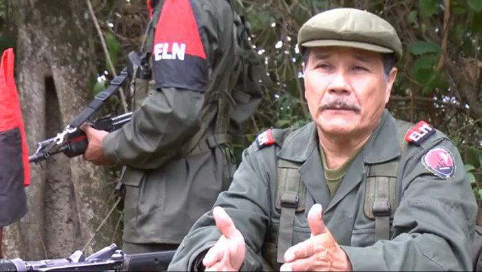 El ELN analiza la posibilidad de dejar las armas por la paz del pueblo colombiano.