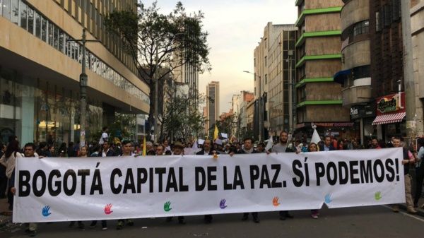 Manifestación en Bogotá, capital de Colombia, en reclamo de la implementación del Acuerdo de Paz.