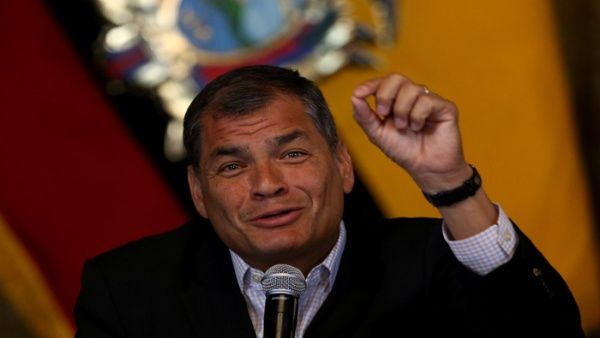 El presidente ecuatoriano Rafael Correa criticó las propuestas de derecha del candidato Guillermo Lasso, asegurando que busca "favorecer a los ricos".