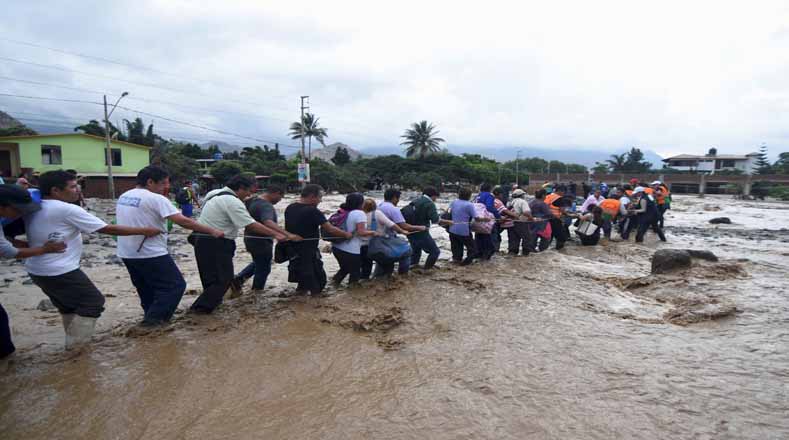 Otro medio millón de personas en Perú han sido afectadas por las inundaciones., los cortes de agua, electricidad, trancas de carreteras..