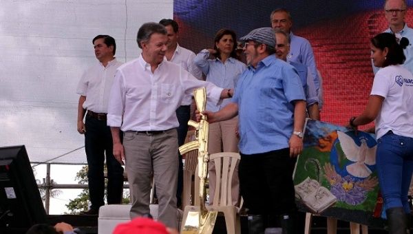 Timochenko and the Colombian President Juan Manuel Santos during the disarmament ceremony