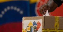 El CNE se posiciona, por último, en que "no será el Departamento de Estado de EE.UU. el que determine los procesos a seguir" en Venezuela y que cualquier intento en ese sentido "será enfrentado con determinación".