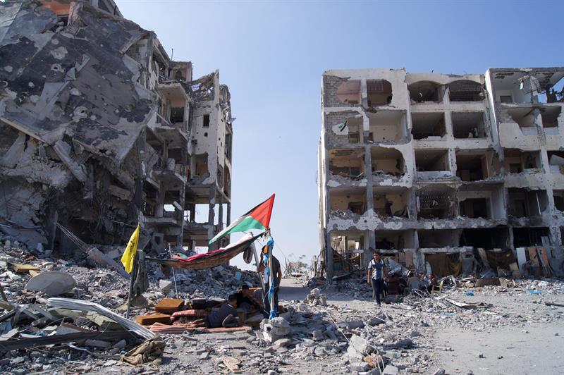 Apartamentos destruidos por bombardeos israelíes en la Franja de Gaza