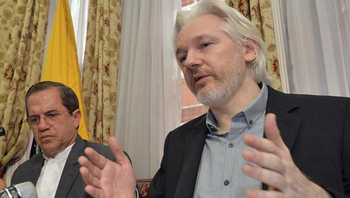 El canciller ecuatoriano, Ricardo Patiño, aseguró que a Assange no se le respetan sus derechos. (EFE)