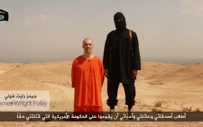 En el video se muestra a los militantes del Estado Islámico (EI) cuando asesinaban al periodista norteamericano James Foley (Foto: YouTube)