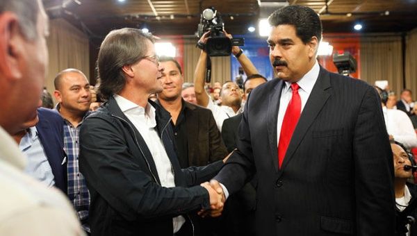 Maduro se reunió también con empresarios venezolanos para combatir la guerra económica. (Foto: AVN)