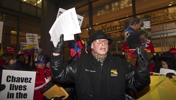 "Chávez vive en nuestra lucha", gritaban los neoyorquinos presentes (Foto: EFE)