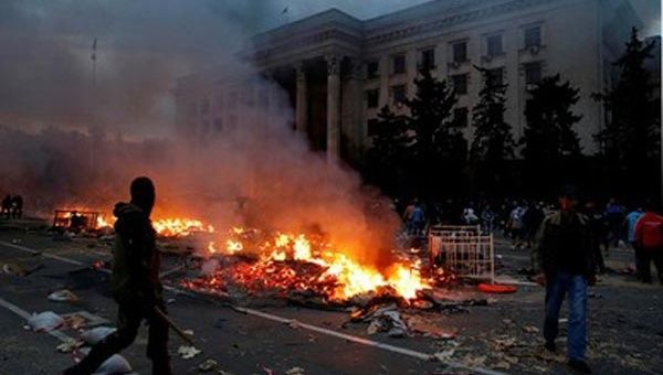 Antes de la quema del edificio se había realizado una marcha de prorrusos que fue asediada por los ultranacionalistas.  (Foto: Reuters) 