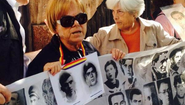 Rosa contó que perdió a su padre, abuelo y dos tíos, víctimas de la dictadura de Francisco Franco. (Foto: @HsalasteleSUR)