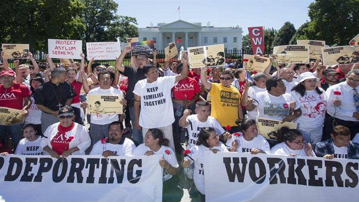 Los manifestantes exigieron a Obama el cese de las deportaciones. (Foto: EFE)