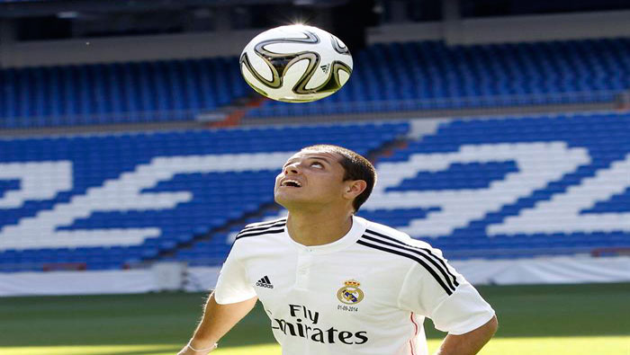 Chicharito es el tercer jugador latinoamericano que adquiere el Real Madrid en el mercado de fichajes que cerró este 1° de septiembre. (Foto: EFE)