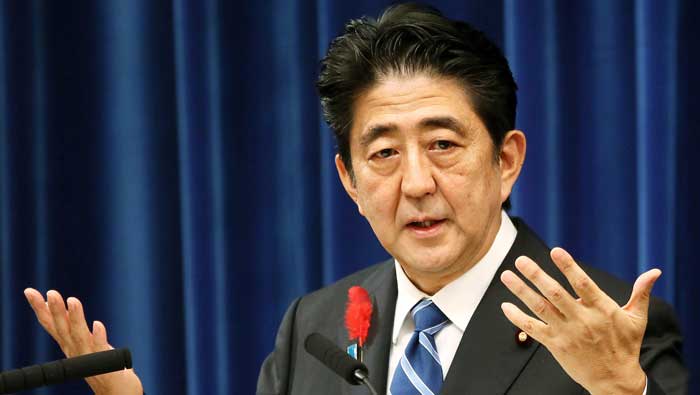 El líder del Ejecutivo nipón, Shinzo Abe, busca integrar a la mujer dentro de su gobierno, como parte de una campaña por la igualdad de género (Archivo)