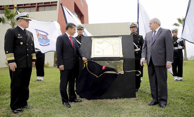 El presidente Humala estuvo acompañado de varios funcionarios militares y su gabinete de gobierno (EFE)