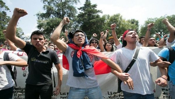 Los estudiantes mexicanos marcharon para rechazar cambios en el reglamento del Instituto Politécnico Nacional (Foto: La Jornada)