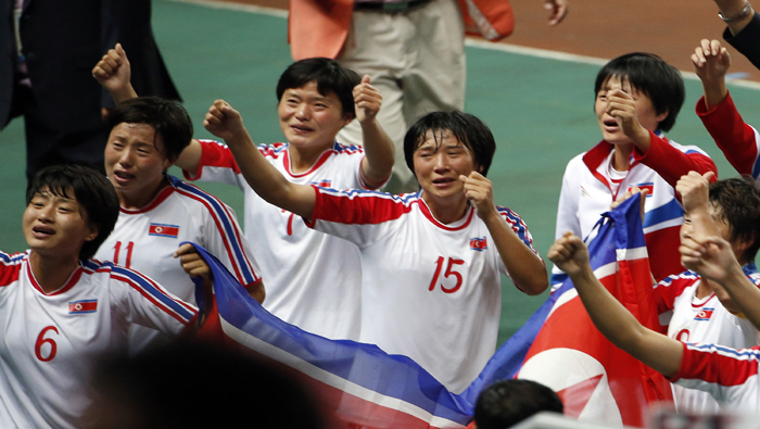 Los jugadores de Corea del Norte gritaron consignas de integración tras vencer a la selección de Japón. Reuters. 