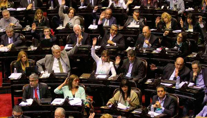La oposición no participó en discutir para votar la ley (Foto: EFE)