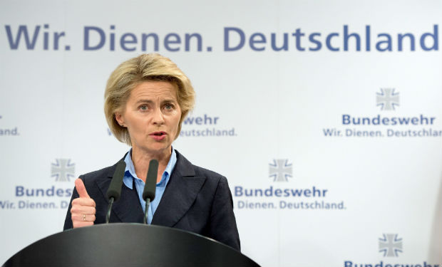 La ministra de Defensa de Alemania, Ursula von der Leyen, aseguró que también realizarán donaciones de carácter humanitario (EFE)