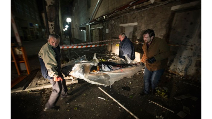 Rusia: El empleado suizo de la Cruz Roja fue asesinado por militares controlados por Kiev  Texto completo en: http://actualidad.rt.com/actualidad/view/142231-rusia-fuego-artilleria-cruz-roja-ucrania-militares. (Fuente: Reuters)