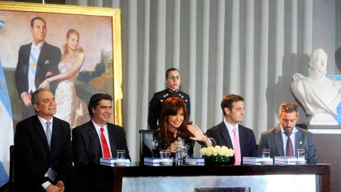 Cristina Fernández promulga nuevo Código Civil y Comercial