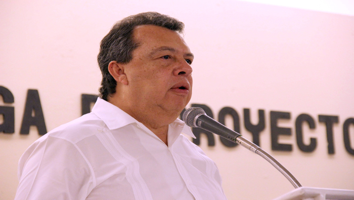 El gobernador de Guerrero, Ángel Aguirre, se rehúsa a dejar su cargo pese a las exigencias de los mexicanos (Foto: EFE)