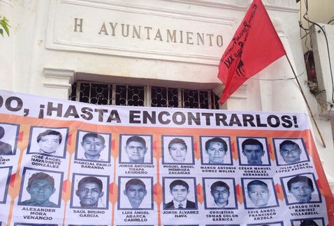 Manifestantes exigen el regreso con vida de los 43 estudiantes (Foto:ElMilenio)