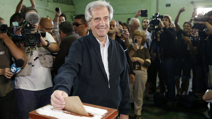 Candidato del Frente Amplio Tabaré Vázquez votó en Montevideo. (Foto: Reuters)