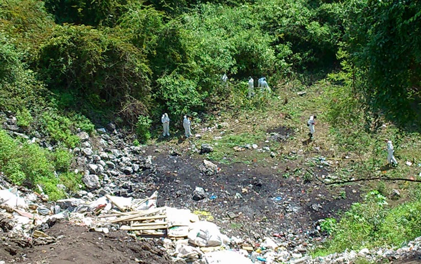 En el vertedero de Cocula fueron encontradas supuestas marcas de fosas (Foto:Cuartooscuro)