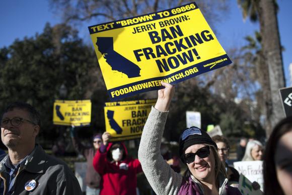 A nivel mundial, miles marchan en contra del Fracking, una práctica para extraer gas que contamina el agua. (Foto: Reuters)