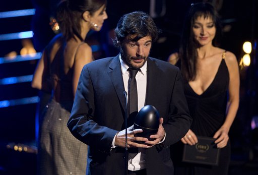 El director Diego Quemada-Diez recibe el Premio Fénix a la mejor película, por “La jaula de oro